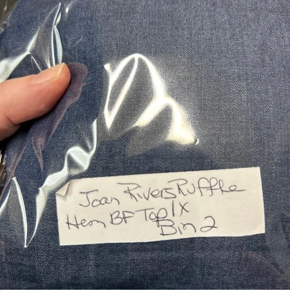 Joan Rivers Women's 1X Lightweight Denim Shirt Ruffle Hem Roll Tab Cotton Modest - Picture 12 of 13